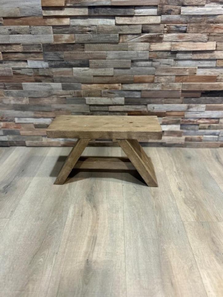 Houten krukje, Huis en Inrichting, Krukjes, Nieuw, Hout, Ophalen of Verzenden