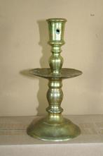 Antiek koperen / bronzen schijf kandelaar 17e / 18e eeuw, Antiek en Kunst, Ophalen of Verzenden, Koper of Brons