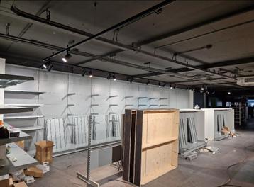 ZGAN Complete winkel inrichting te koop. Tegometall ral 9006 beschikbaar voor biedingen