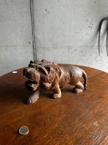 Handgesneden houten leeuw – decoratief beeld beschikbaar voor biedingen