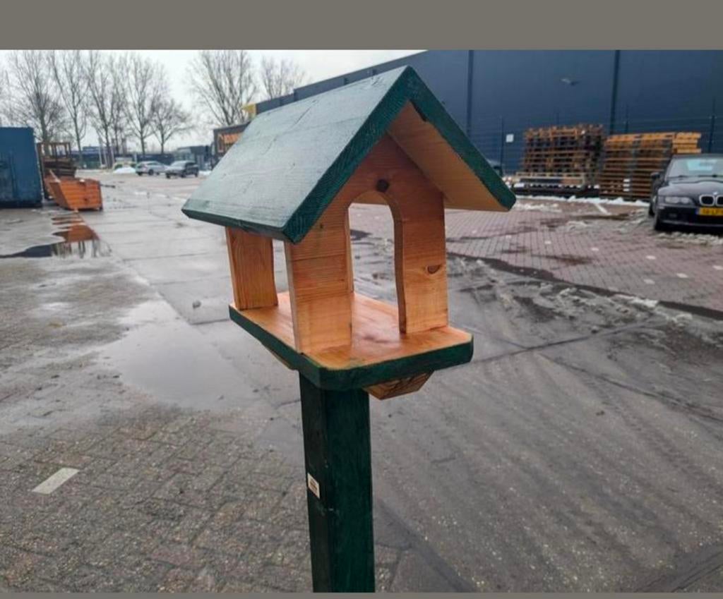 Vogelvoederhuisje op paal of wandsteun, Ophalen of Verzenden, Gebruikt