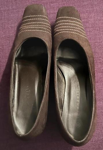 Suède pumps beschikbaar voor biedingen