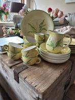 Zacht geel groen aardewerk servies 4 delig en meer nieuw, Antiek en Kunst, Antiek | Servies compleet, Ophalen of Verzenden