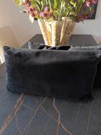 Twee decoratie kussens velours zwart, Ophalen of Verzenden, Zo goed als nieuw, Zwart, Vierkant