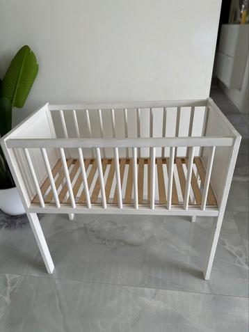 Baby wieg beschikbaar voor biedingen