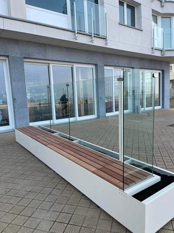 Ramen en deuren met installatie beschikbaar voor biedingen