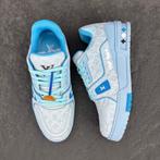 Luxe lichtblauwe Louis Vuitton sneakers – nieuw in doos, Ophalen of Verzenden, Zo goed als nieuw, Blauw