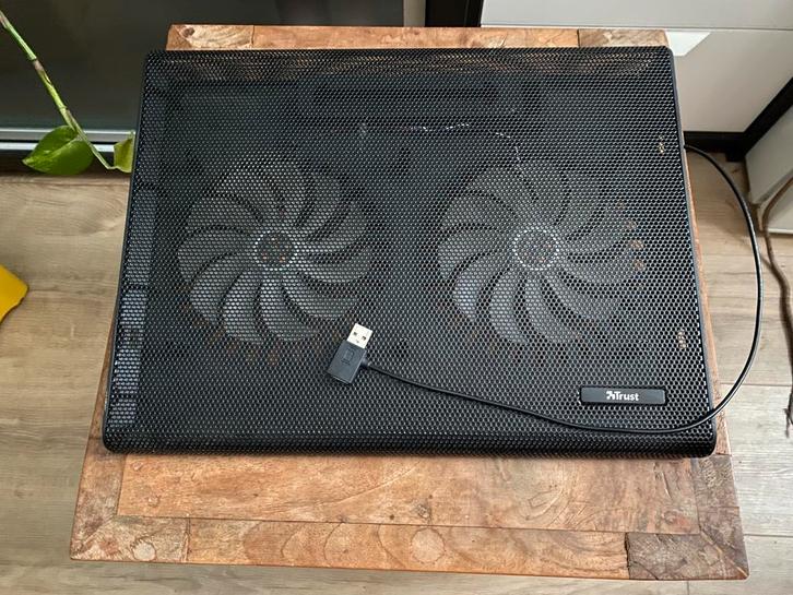 Trust Azul laptopkoeler, Computers en Software, Laptopstandaarden, Gebruikt, Ophalen of Verzenden