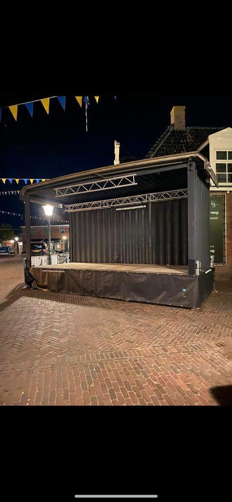 Mobiel podium te huur 6x2,5, podiumwagen L, mobile stage, Hobby en Vrije tijd, Feestartikelen | Verhuur, Nieuw, Oranje of Koningsdag