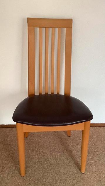 4 Scandinavische eetkamerstoelen van gestoomd beuken beschikbaar voor biedingen