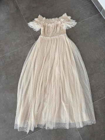Needle & Thread Off Shoulder Gown galajurk exclusive cream beschikbaar voor biedingen