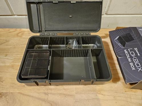 Sonik Lockbox Medium Box Tacklebox, Watersport en Boten, Hengelsport | Karpervissen, Nieuw, Overige typen, Ophalen of Verzenden