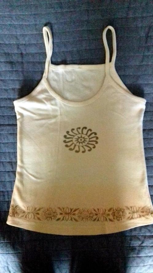 Vintage Geel hemdje Maat 34. Leuke opdruk. 4,00, Kleding | Dames, Tops, Zo goed als nieuw, Maat 34 (XS) of kleiner, Geel, Zonder mouw