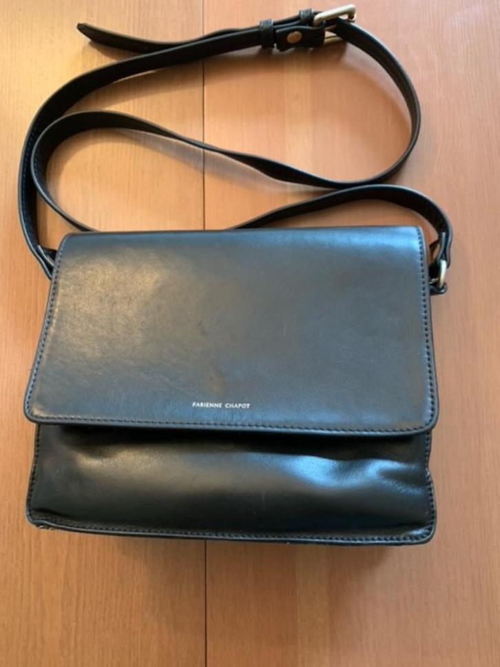 Te koop: Fabienne Chapot zwart leren schouder tas, Sieraden, Tassen en Uiterlijk, Tassen | Damestassen, Zo goed als nieuw, Schoudertasje