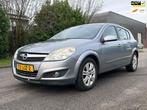 Opel Astra 1.8 Cosmo Automaat*5DR*Navigatie*Leder*Cruise*Sto, Auto's, Opel, Parkeersensor, Gebruikt, 1796 cc, Bedrijf