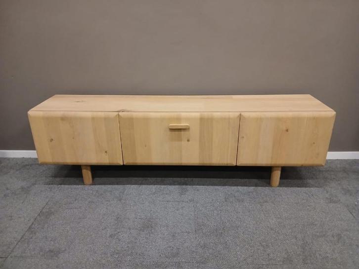 Forma eikenhouten tv meubel nu voor €699,-, Huis en Inrichting, Lampen | Vloerlampen, Nieuw, Minder dan 100 cm, Hout, Verzenden