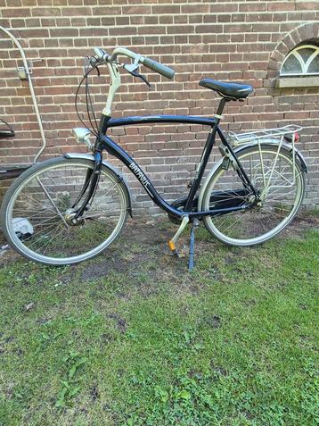 Fiets. Herenfiets beschikbaar voor biedingen