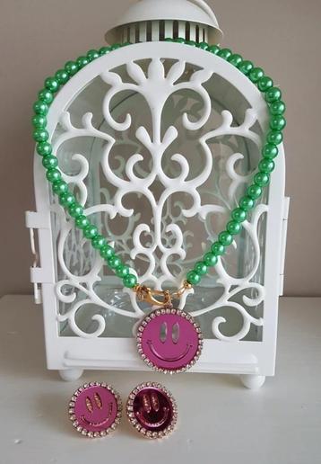 Smiley Ketting + Oorbellen Pink / Groene Parels 😊😊😊 beschikbaar voor biedingen