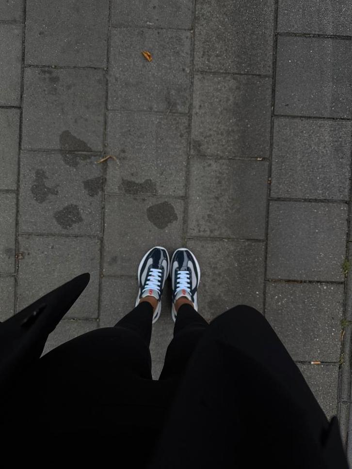 Prada cups schoenen, Kleding | Dames, Schoenen, Zo goed als nieuw, Sneakers of Gympen, Blauw, Verzenden