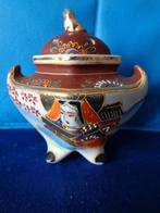 japanse satsuma pot met tempel hond en geisha, Ophalen of Verzenden