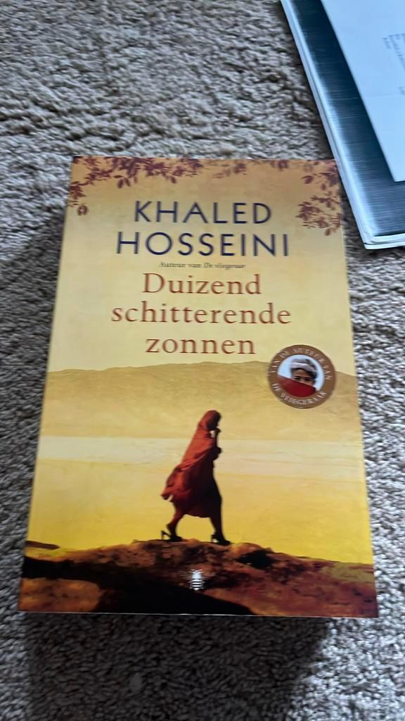 Khaled Hosseini - Duizend schitterende zonnen, Boeken, Literatuur, Zo goed als nieuw, Ophalen of Verzenden