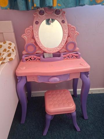 Roze Kaptafel met Stoel - Kinderen beschikbaar voor biedingen