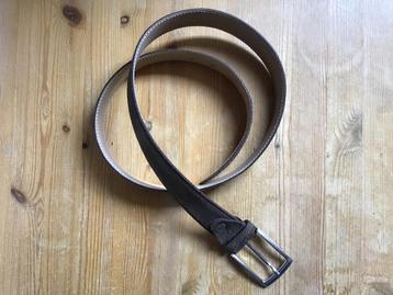 Bruine suede leren herenriem. beschikbaar voor biedingen