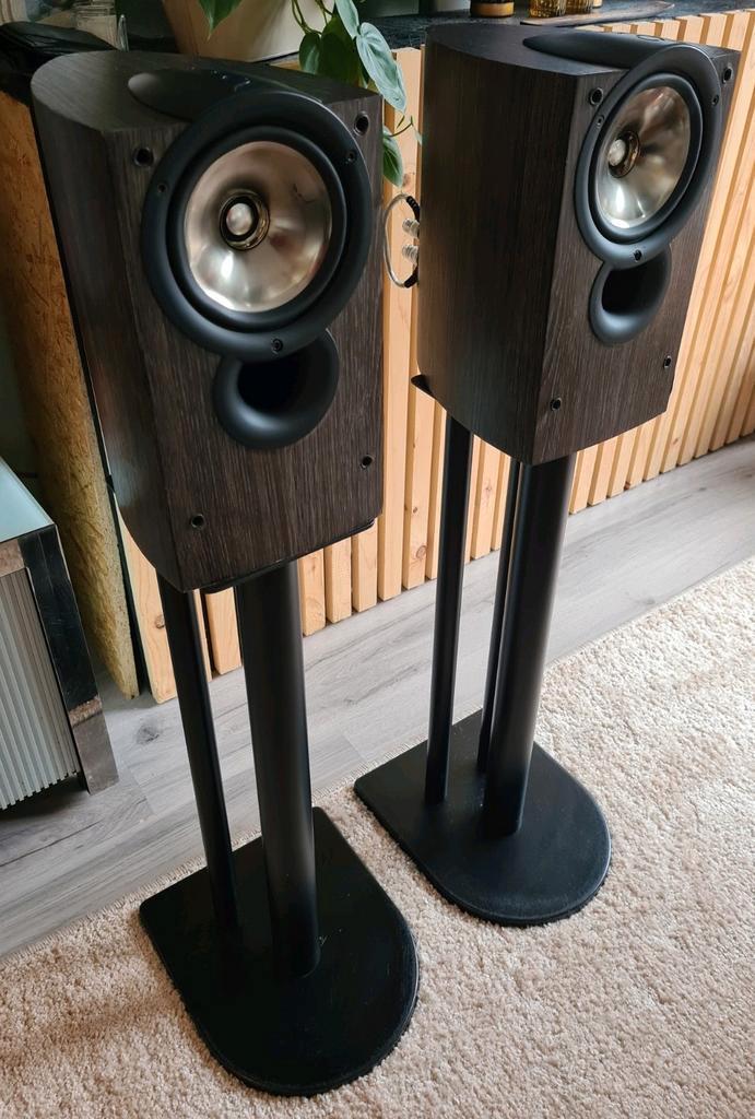 Kef iQ1 Luidsprekers Bookshelf op standaards, Audio, Tv en Foto, Luidsprekers, Ophalen of Verzenden