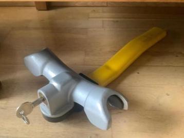 Carpoint Rotarylock solide anti-diefstal auto stuurslot beschikbaar voor biedingen
