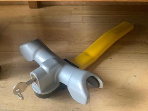Carpoint Rotarylock solide anti-diefstal auto stuurslot, Auto diversen, Anti-diefstal, Zo goed als nieuw, Ophalen