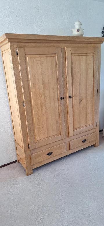 Buffetkast beschikbaar voor biedingen