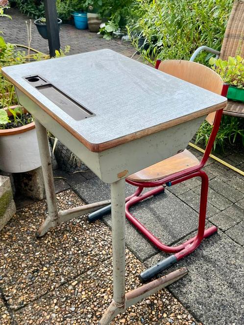 Schooltafeltje met stoeltje, Kinderen en Baby's, Kinderkamer | Tafels en Stoelen, Gebruikt, Tafel(s) en Stoel(en), Ophalen