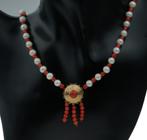 Bloedkoraal parel ketting met 14k gouden slot en hanger dame