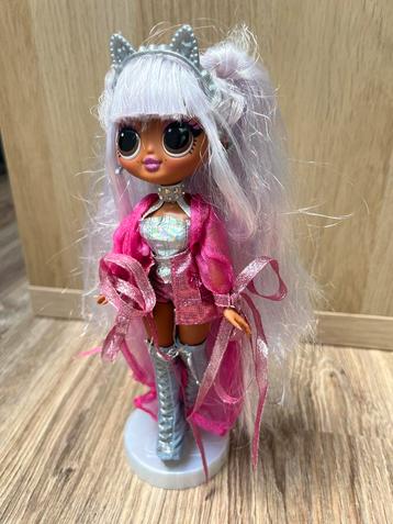 OMG pop met accessoires beschikbaar voor biedingen