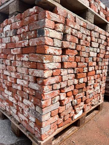 8.000 stuks antieke rode handvorm metselstenen ca 18x4.5cm! beschikbaar voor biedingen