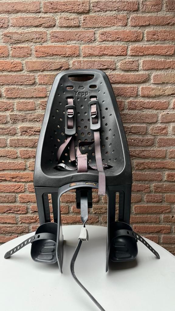 Thule Yepp Maxi EF Fietsstoeltje, Fietsen en Brommers, Fietsaccessoires | Fietsstoeltjes, Gebruikt, Achterzitje, 9 t/m 18 kg, Voetsteuntjes