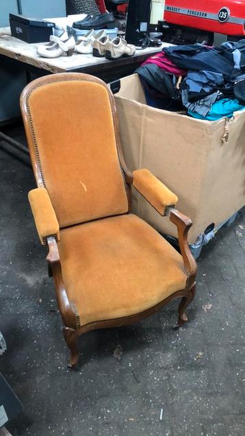 Antieke rookersstoel met verstelbare rugleuning beschikbaar voor biedingen