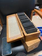 4 houten dozen met antieke glazen dias, Ophalen