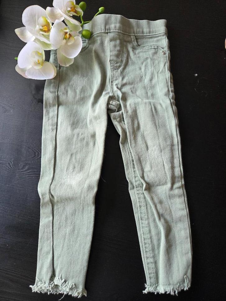 Leuke skinny broek, Kinderen en Baby's, Kinderkleding | Maat 92, Zo goed als nieuw, Meisje, Broek, Ophalen of Verzenden