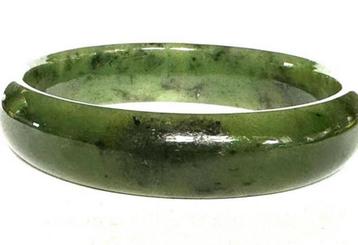 Brede vintage jade armband beschikbaar voor biedingen