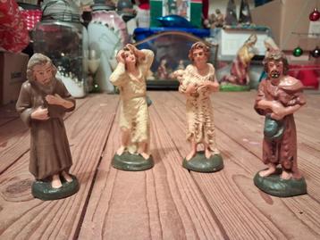 4 nostalgische kerstgroep herders van papier-mache beschikbaar voor biedingen