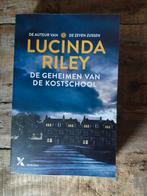 De geheimen van de kostschool Lucinda Riley, Boeken, Ophalen of Verzenden, Zo goed als nieuw