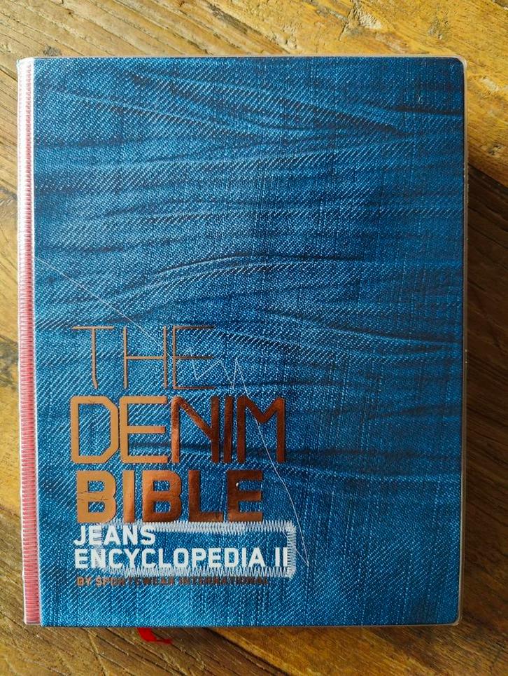 The denim bible/jeans encyclopedia ll, Boeken, Mode, Zo goed als nieuw, Mode algemeen, Ophalen of Verzenden
