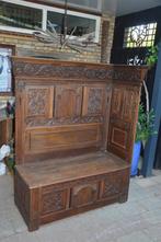 Antieke houten halbank in hoekvorm met klep houtsnijwerk, Antiek en Kunst, Antiek | Meubels | Stoelen en Banken, Ophalen