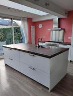 KEUKEN MET KOOKEILAND + APPARATUUR, Ophalen, Wit, Dubbelwandige keuken, Zo goed als nieuw