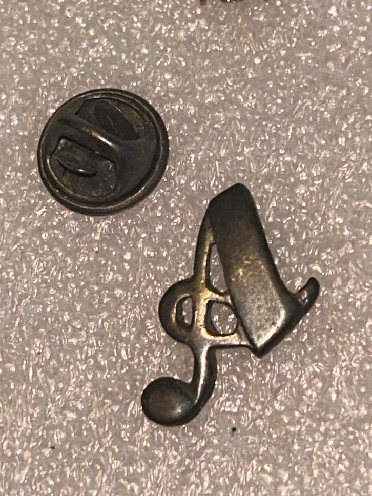 Muziek noot pin, Verzamelen, Speldjes, Pins en Buttons, Zo goed als nieuw, Speldje of Pin, Overige onderwerpen, Ophalen of Verzenden