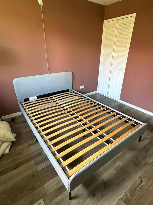 Bed frame grijs 140x200cm, Huis en Inrichting, Slaapkamer | Bedden, Zo goed als nieuw, Tweepersoons, 140 cm, 200 cm, Stof, Grijs