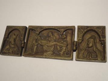 antiek bronzen retabel reisaltaar triptiek graflegging brons beschikbaar voor biedingen