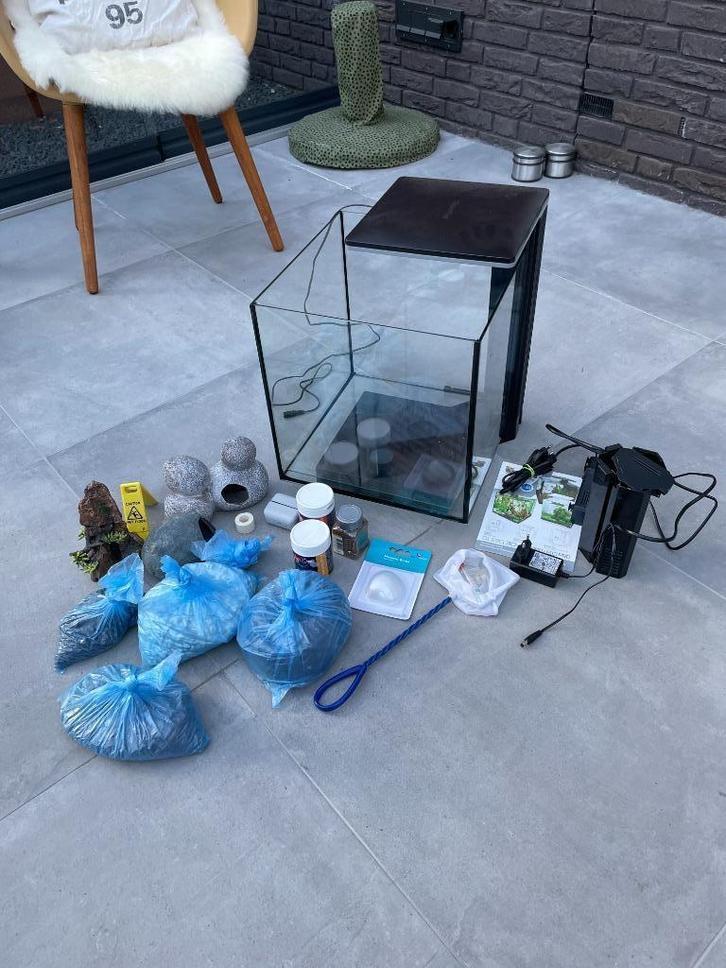 Qubic 30 aquarium met heel veel toebehoren!, Dieren en Toebehoren, Vissen | Aquaria en Toebehoren, Zo goed als nieuw, Leeg aquarium