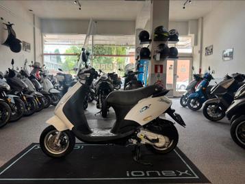 piaggio zip 45km 4t 2v van 1e eigenaar BJ 2012 service+garan beschikbaar voor biedingen